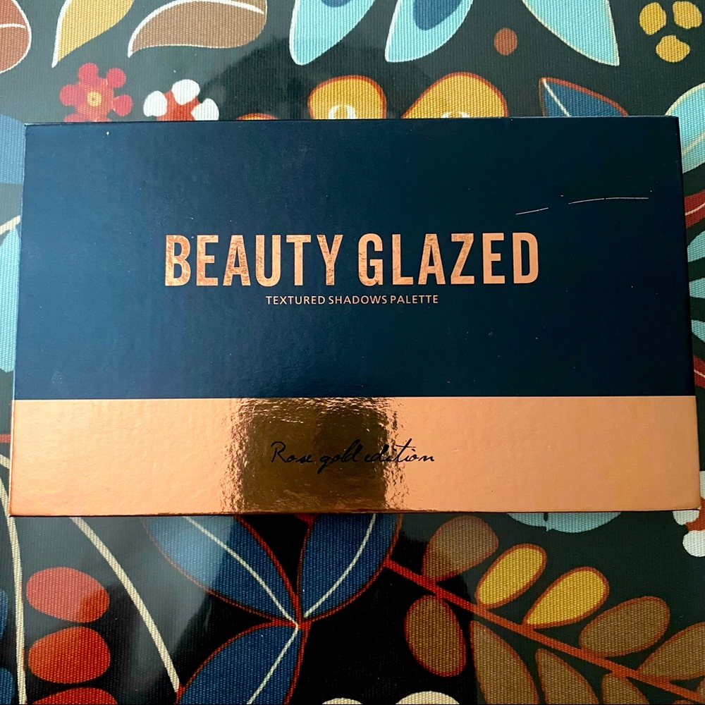FREE WITH PURCHASE 5/$30 SALE Beauty Glazed palette - Picture 2 of 8